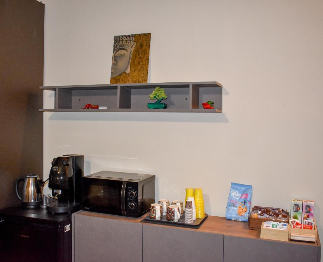Casa Vacanze Oikia - Room Girasole نابولي المظهر الخارجي الصورة