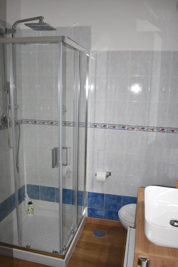 Casa Vacanze Oikia - Room Girasole نابولي المظهر الخارجي الصورة