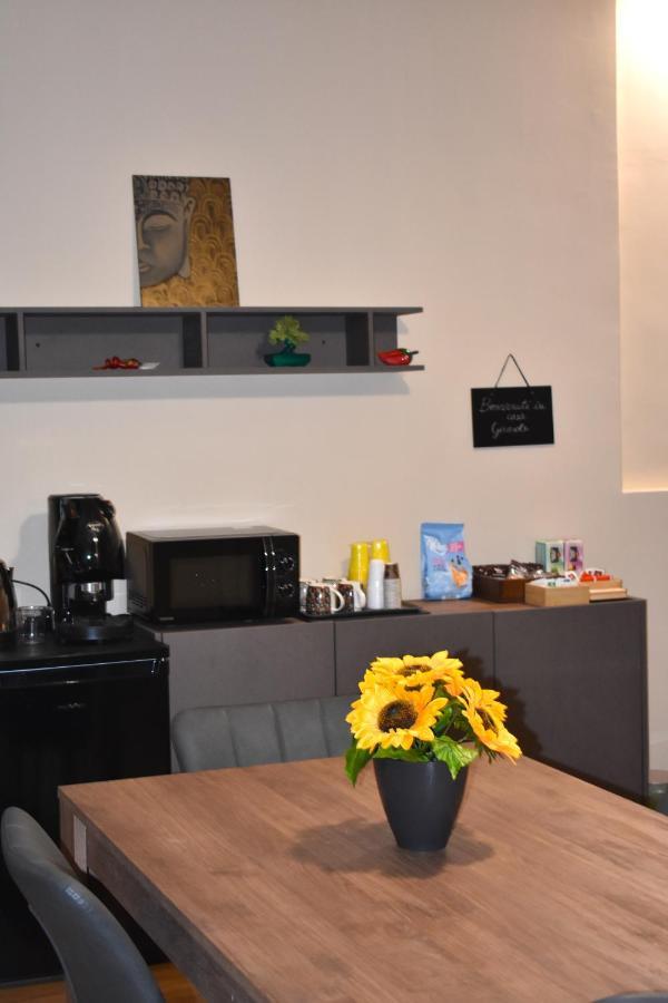 Casa Vacanze Oikia - Room Girasole نابولي المظهر الخارجي الصورة