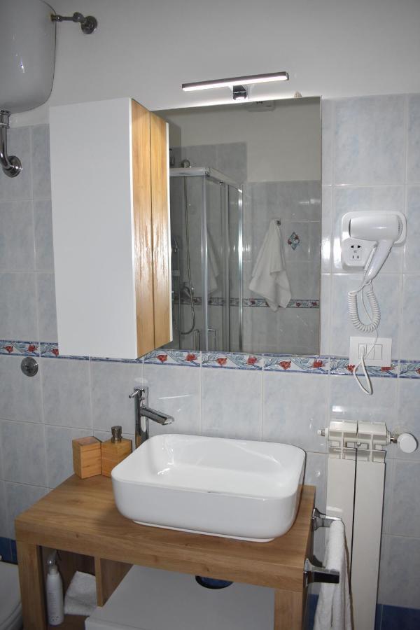 Casa Vacanze Oikia - Room Girasole نابولي المظهر الخارجي الصورة