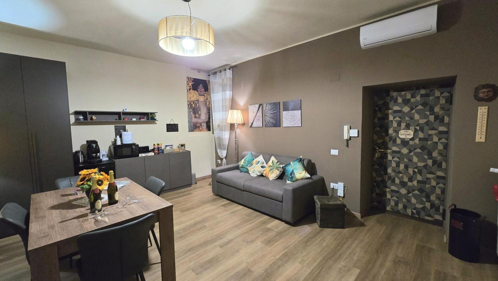 Casa Vacanze Oikia - Room Girasole نابولي المظهر الخارجي الصورة