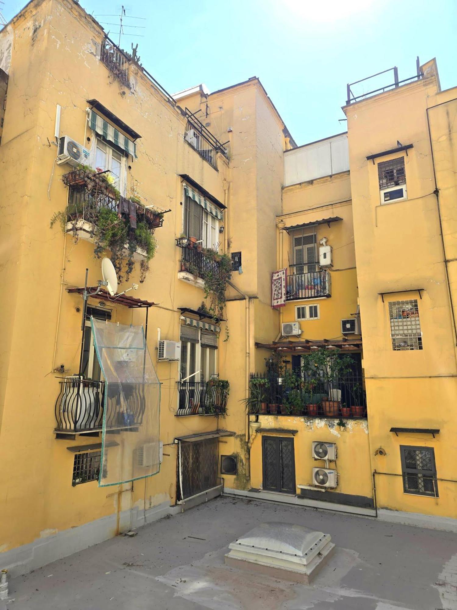 Casa Vacanze Oikia - Room Girasole نابولي المظهر الخارجي الصورة